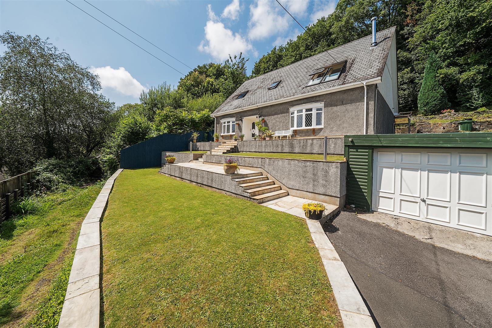 Yr Allt, Llangennech, Llanelli, SA14 8YU